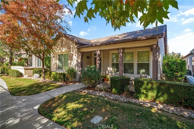 view of front of home featuring a front lawn