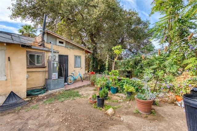 view of yard with water heater