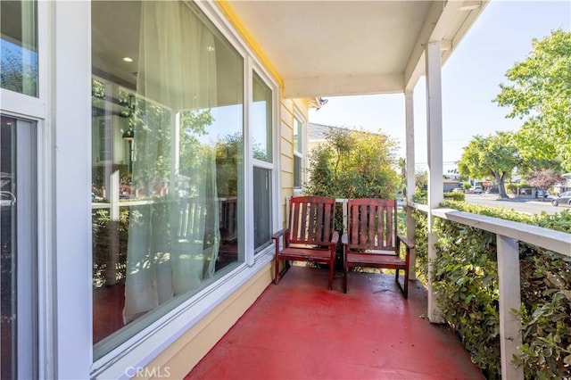 balcony featuring covered porch