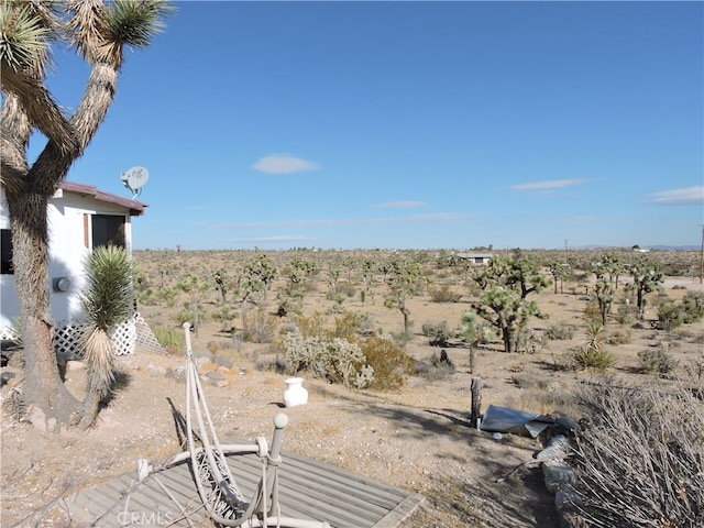 view of yard featuring a rural view