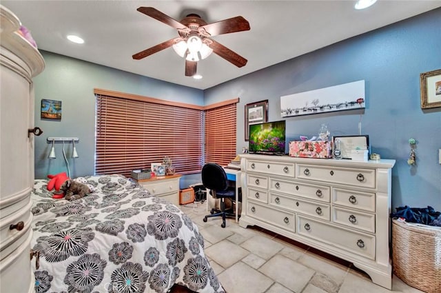 bedroom with ceiling fan