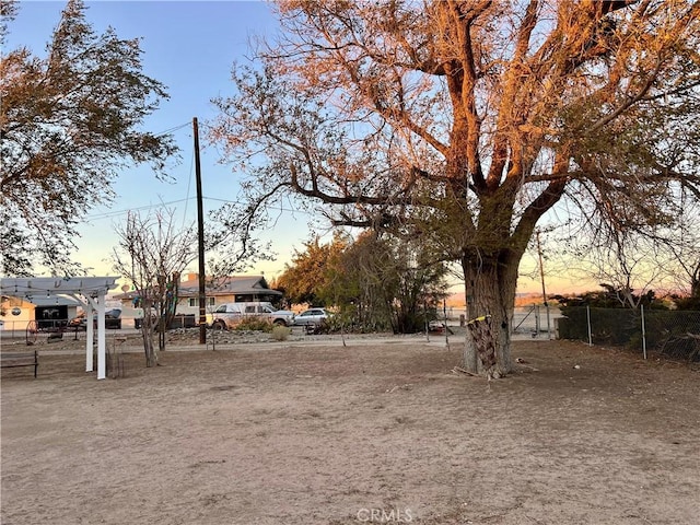 view of yard at dusk