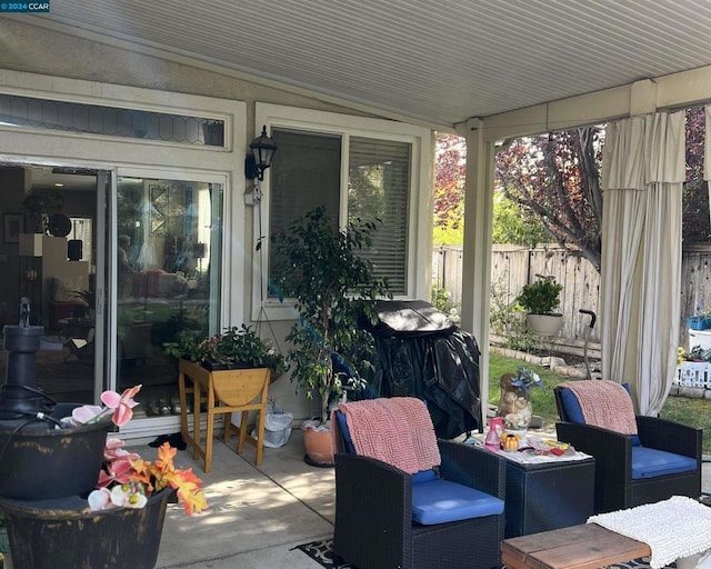 sunroom with vaulted ceiling