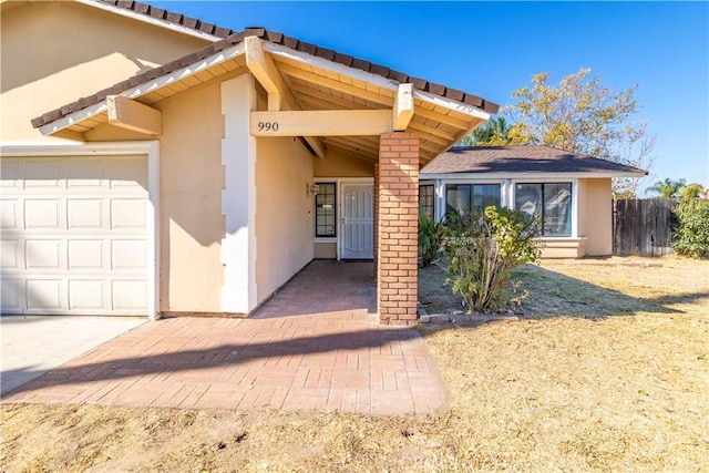 view of front facade with a garage