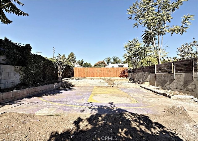 view of yard with a patio area