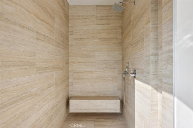 bathroom featuring a tile shower