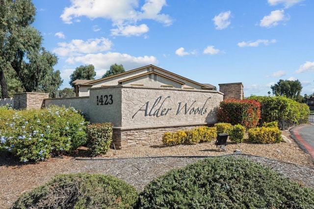 view of community / neighborhood sign