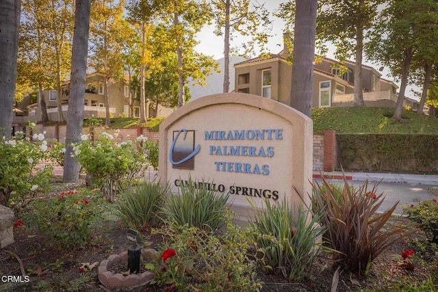 view of community / neighborhood sign