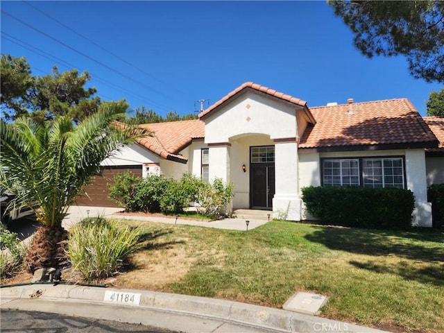 view of front of home featuring a front yard and a garage