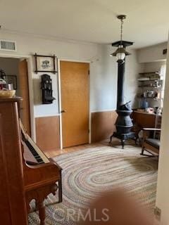 sitting room featuring visible vents