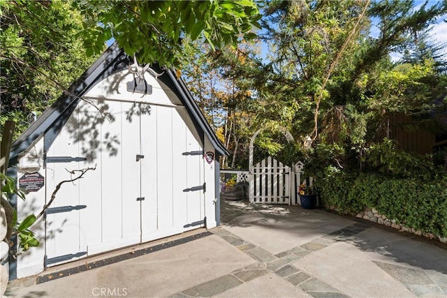 197 Rocky Point Rd, Lake Arrowhead, CA 92352 - view of shed featuring a gate