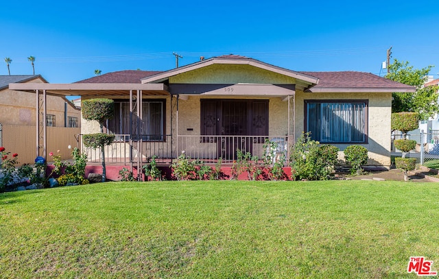 view of front of house featuring a front yard