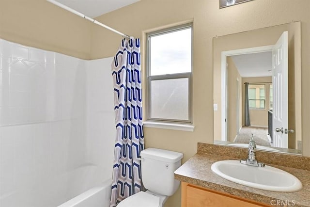 full bathroom with shower / bath combo with shower curtain, vanity, and toilet