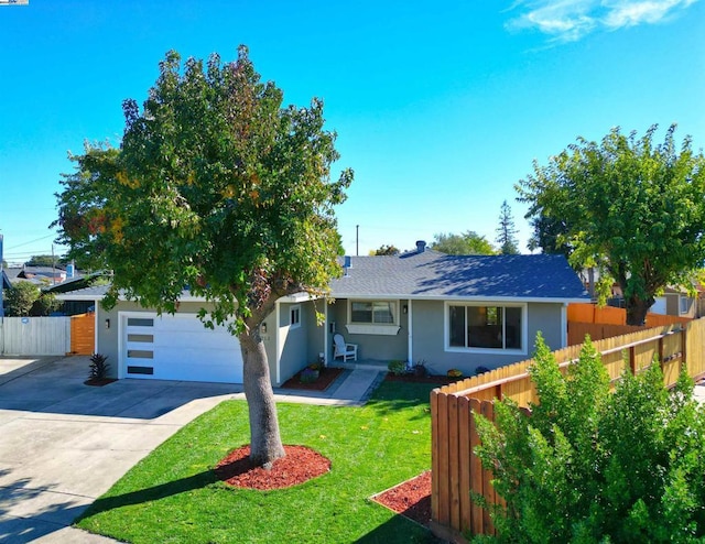 view of front of house featuring a front yard and a garage