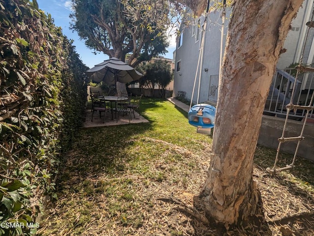 view of yard featuring a patio