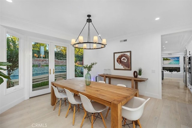 dining area with light wood-style floors, recessed lighting, crown molding, and baseboards