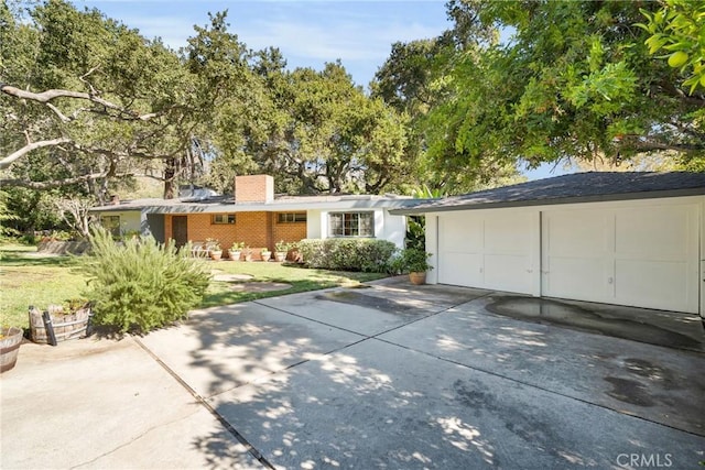 single story home with a front yard