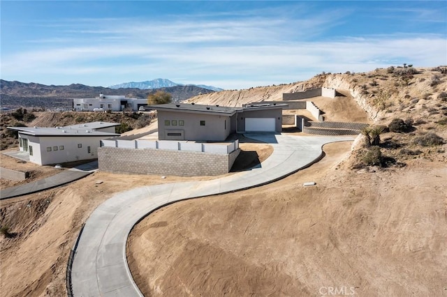 view of front of house featuring a mountain view