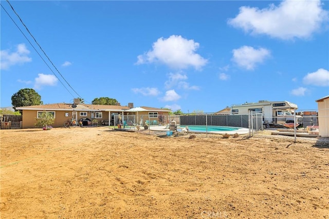 view of yard with a fenced in pool