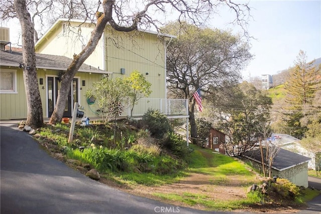 view of property exterior