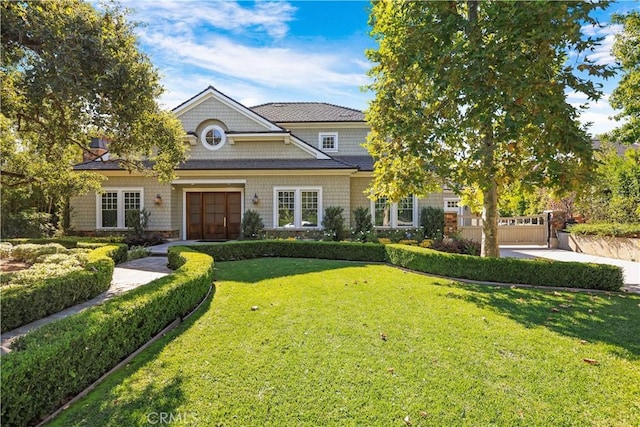 view of front of house featuring a front yard