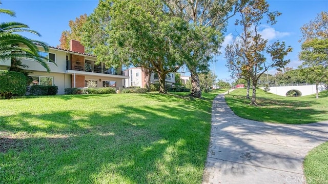 view of property's community featuring a lawn