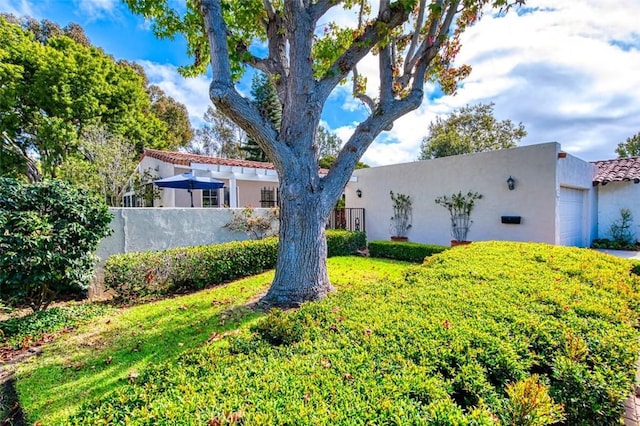 view of yard featuring a garage