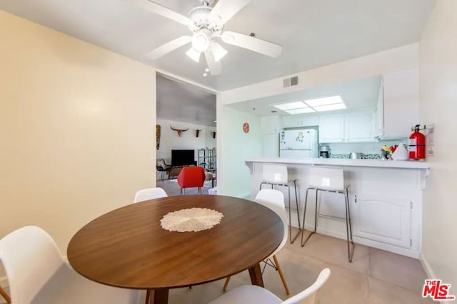 dining room with ceiling fan