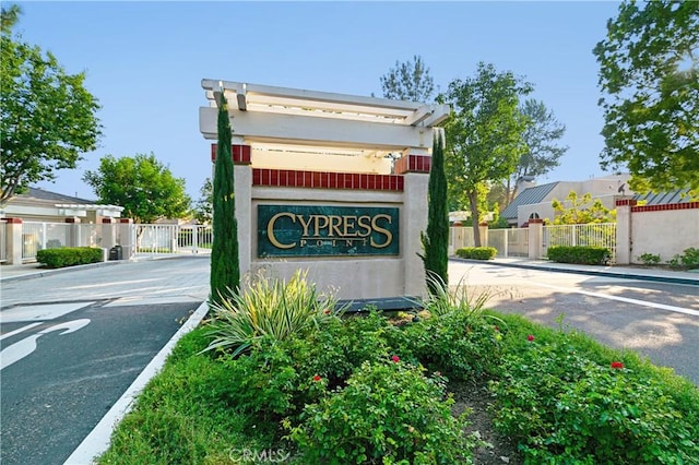 view of community / neighborhood sign