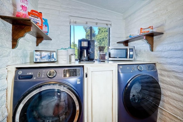 laundry room with washer / clothes dryer and crown molding