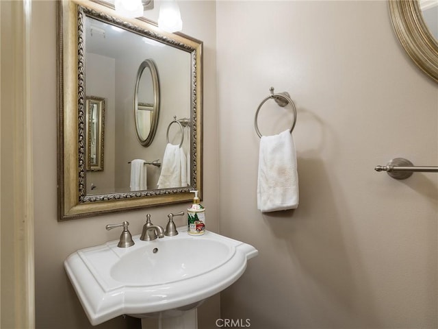 bathroom featuring sink