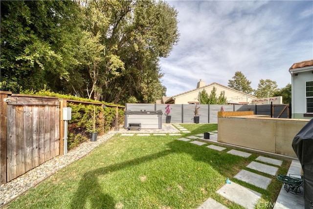 view of yard with a hot tub