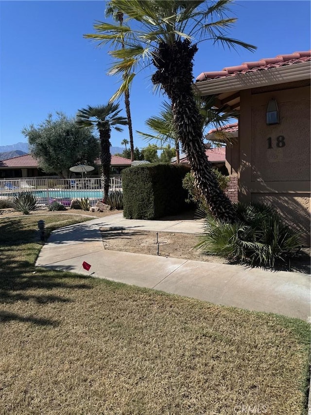 view of yard featuring a fenced in pool