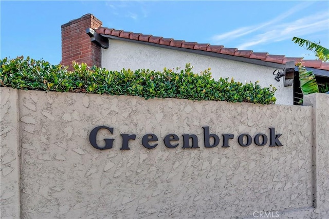 view of community / neighborhood sign