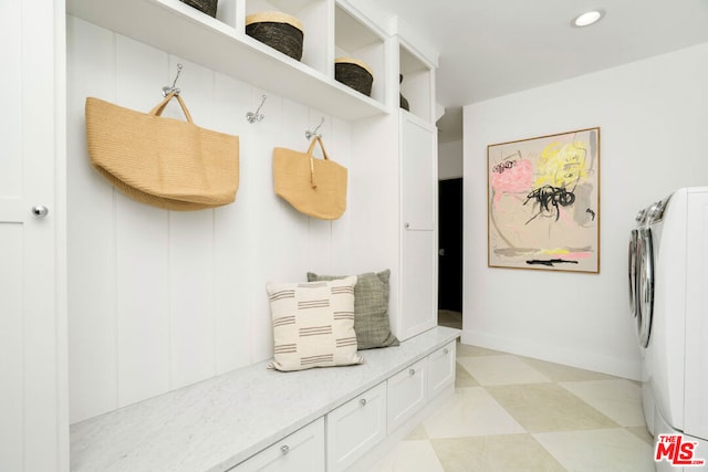 mudroom featuring independent washer and dryer