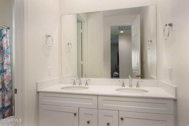 bathroom with a shower with curtain and vanity