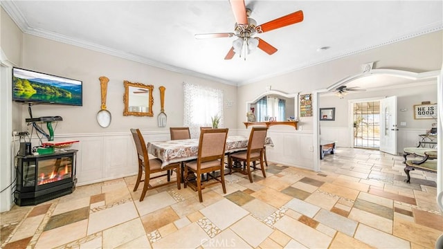 dining area with crown molding and ceiling fan