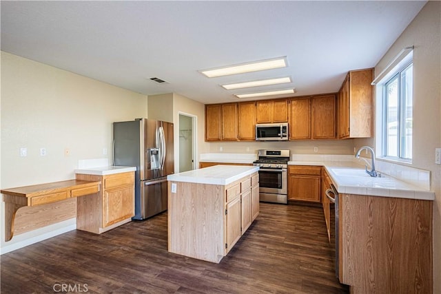 kitchen featuring stainless steel appliances, a center island, dark hardwood / wood-style floors, and sink