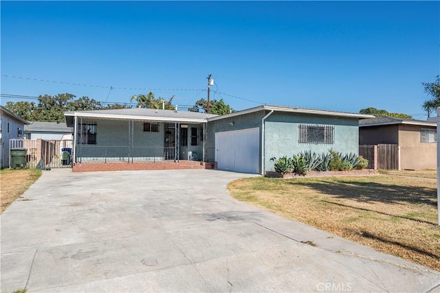 view of front facade featuring a garage and a front lawn