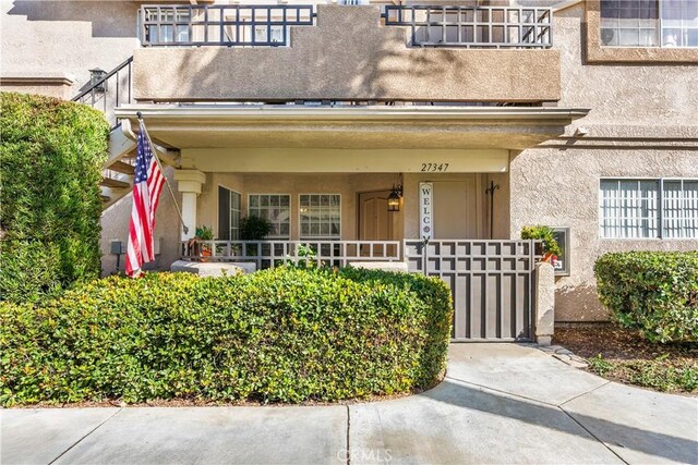 entrance to property featuring covered porch