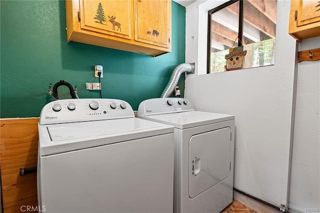 laundry room with cabinets and washing machine and clothes dryer