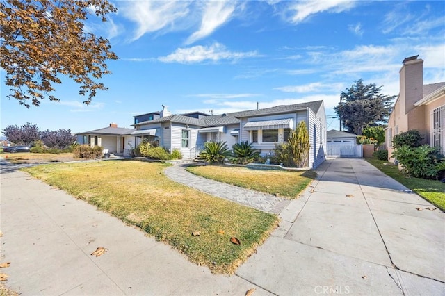 view of front of home with a front lawn