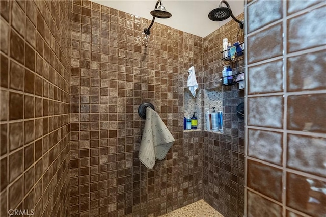 bathroom featuring a tile shower