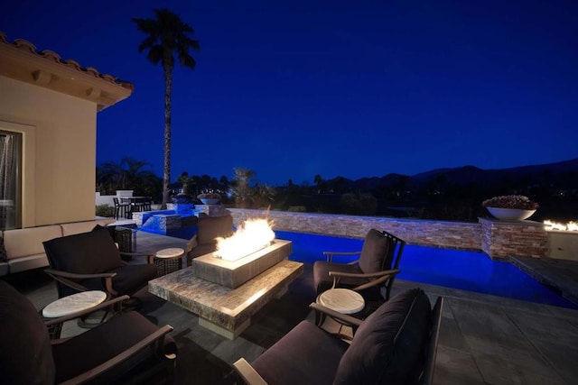 exterior space featuring an outdoor fire pit