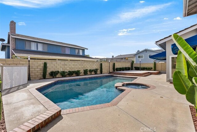 view of pool featuring an in ground hot tub