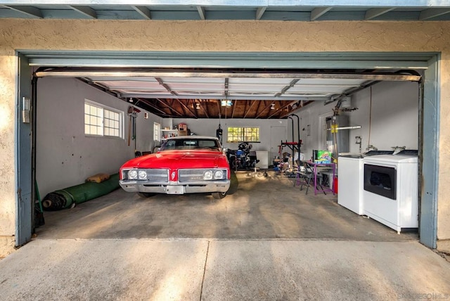 garage featuring washing machine and clothes dryer