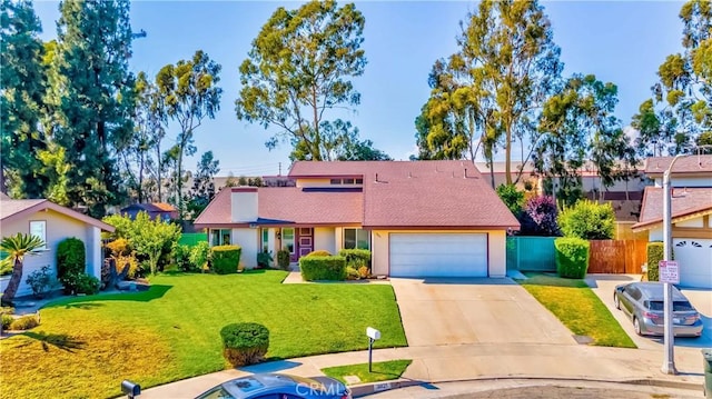 view of front of home featuring a front yard