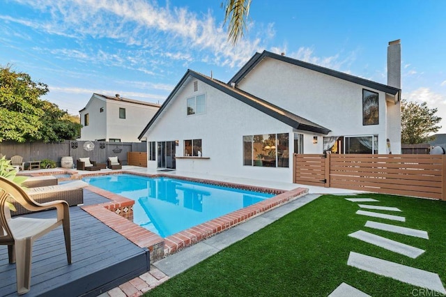 view of swimming pool with a yard