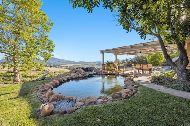 view of yard with a pergola and a mountain view