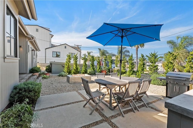 337 Holmwood Dr, Newport Beach, CA 92663 - view of patio with grilling area and outdoor dining space